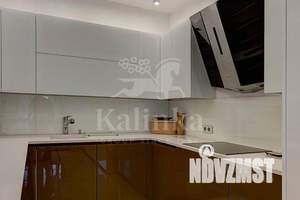 Дом 600м&sup2;, 3-этажный, участок 10 сот.  