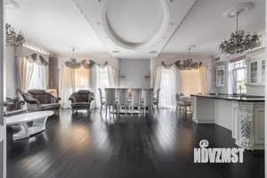 Дом 324м², 2-этажный, участок 14 сот.  