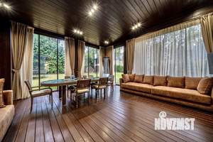 Дом 1500м&sup2;, 3-этажный, участок 13 сот.  