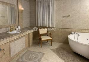 Дом 475м², 3-этажный, участок 16 сот.  