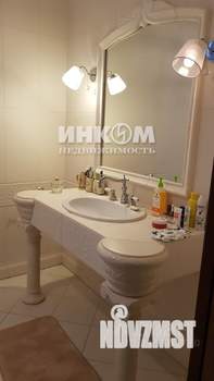 Дом 285м², 3-этажный, участок 7 сот.  
