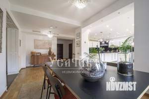 Дом 700м², 3-этажный, участок 18 сот.  