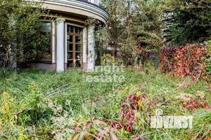 Дом 600м&sup2;, 3-этажный, участок 19 сот.  