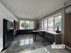 Коттедж 623м², 2-этажный, участок 10 сот.  