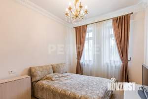 Дом 1600м², 3-этажный, участок 25 сот.  