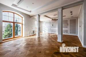 Дом 700м², 2-этажный, участок 20 сот.  