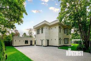 Коттедж 250м², 2-этажный, участок 10 сот.  