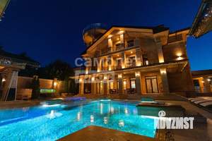 Дом 2000м², 3-этажный, участок 15 сот.  