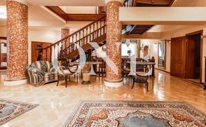 Дом 1107м², 3-этажный, участок 66 сот.  