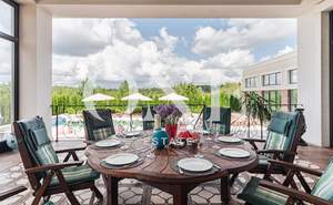 Дом 1660м², 3-этажный, участок 25 сот.  