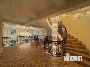 Дом 740м², 3-этажный, участок 28 сот.  