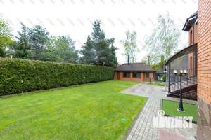 Дом 537м², 3-этажный, участок 12 сот.  