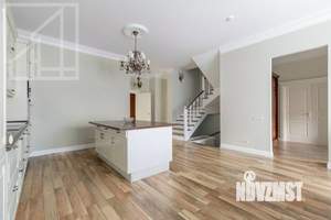 Таунхаус 400м², 3-этажный, участок 3 сот.  