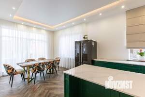Дом 260м², 2-этажный, участок 10 сот.  