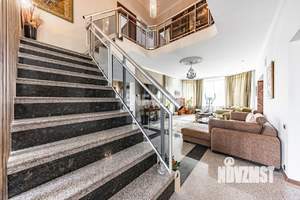 Коттедж 740м², 3-этажный, участок 21 сот.  