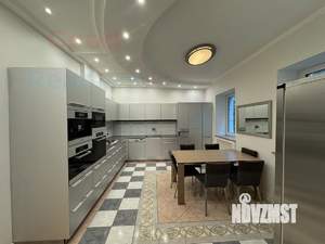 Дом 740м², 3-этажный, участок 28 сот.  