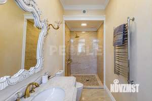 Дом 1600м², 3-этажный, участок 25 сот.  