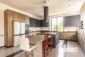Дом 740м², 3-этажный, участок 21 сот.  