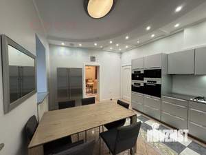 Дом 740м², 3-этажный, участок 28 сот.  
