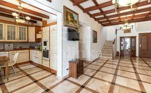 Дом 350м², 3-этажный, участок 0 сот.  