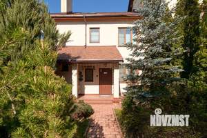 Таунхаус 250м², 3-этажный, участок 5 сот.  