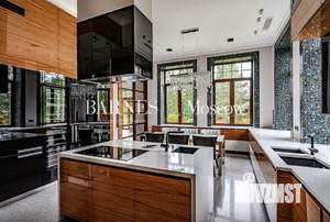 Дом 1400м&sup2;, 2-этажный, участок 23 сот.  