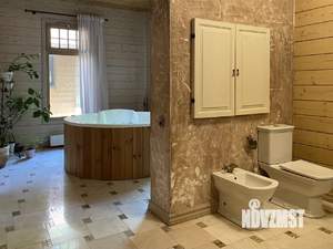 Дом 246м², 3-этажный, участок 8 сот.  