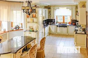 Коттедж 760м², 3-этажный, участок 30 сот.  