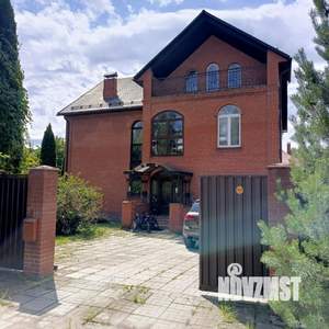 Коттедж 320м², 3-этажный, участок 19 сот.  