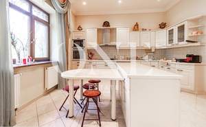 Дом 1107м², 3-этажный, участок 66 сот.  