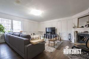 Дом 700м², 3-этажный, участок 18 сот.  