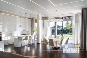 Коттедж 716м², 2-этажный, участок 26 сот.  