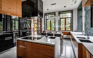 Дом 1400м², 2-этажный, участок 23 сот.  