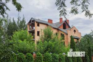 Дом 641м², 3-этажный, участок 15 сот.  