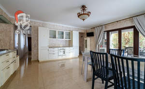 Дом 398м&sup2;, 2-этажный, участок 7 сот.  