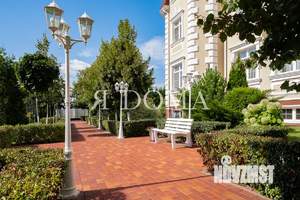 Дом 1650м², 2-этажный, участок 45 сот.  