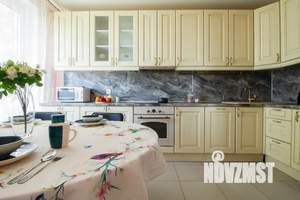 3-к квартира, посуточно, 81м2, 1/33 этаж