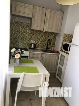 Студия квартира, посуточно, 35м2, 3/10 этаж