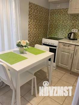 Студия квартира, посуточно, 35м2, 3/10 этаж