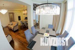 4-к квартира, вторичка, 139м2, 1/3 этаж