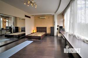 4-к квартира, вторичка, 135м2, 5/5 этаж