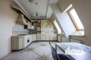 4-к квартира, вторичка, 140м2, 3/3 этаж