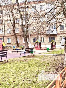 2-к квартира, вторичка, 44м2, 1/4 этаж