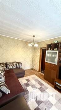 2-к квартира, вторичка, 42м2, 1/4 этаж