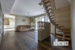 4-к квартира, вторичка, 140м2, 3/3 этаж