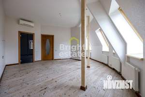 4-к квартира, вторичка, 140м2, 3/3 этаж